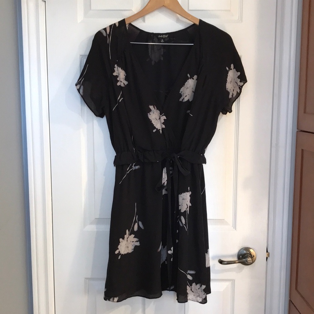 Lucky Brand faux wrap silk v neck dress with flutter sleeves
